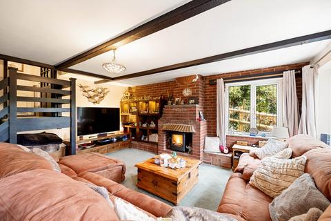 73 Canterbury Road, Lydden, Dover, CT15 7EX