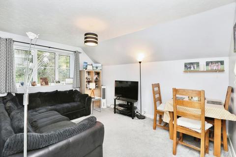 2 bedroom flat for sale, Tadcaster Road, Woodseats, Sheffield, S8 0RA