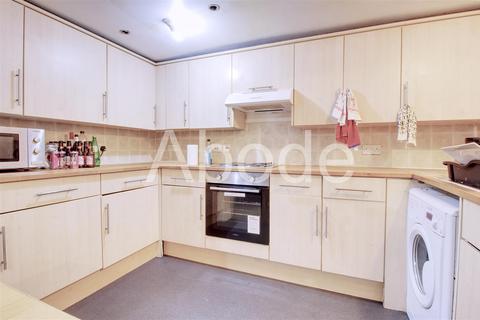 3 bedroom house to rent, Royal Park Avenue, Hyde Park, Leeds