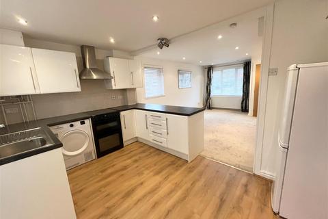 2 bedroom house to rent, Kensington Court, Wilmslow, Cheshire