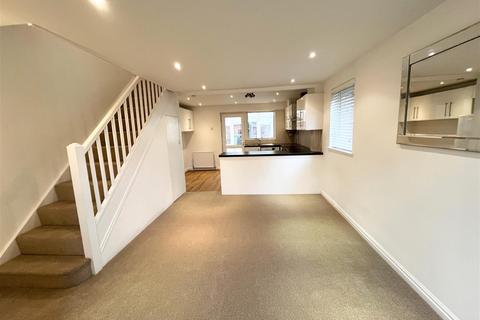 2 bedroom house to rent, Kensington Court, Wilmslow, Cheshire