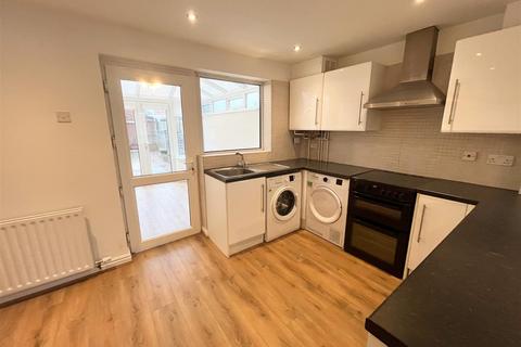 2 bedroom house to rent, Kensington Court, Wilmslow, Cheshire