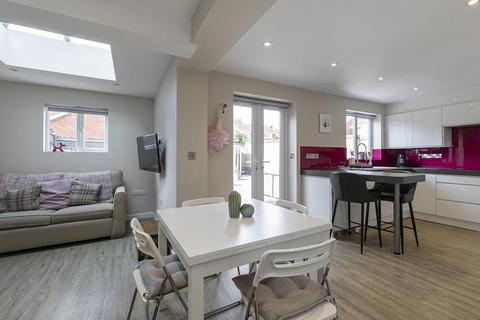 17 Askwith Close, Sherborne, DT9 6DX