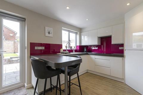 17 Askwith Close, Sherborne, DT9 6DX