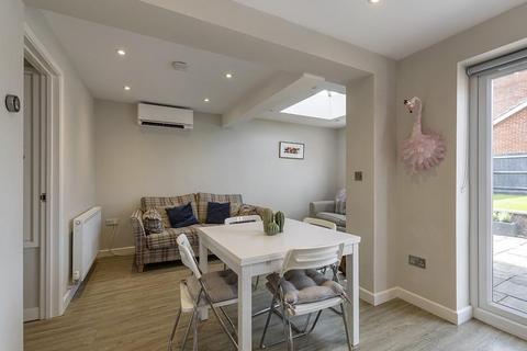 17 Askwith Close, Sherborne, DT9 6DX