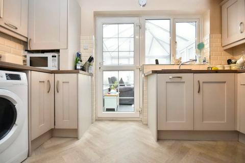 2 bedroom semi-detached house for sale, Alder Avenue, Wakefield, West Yorkshire