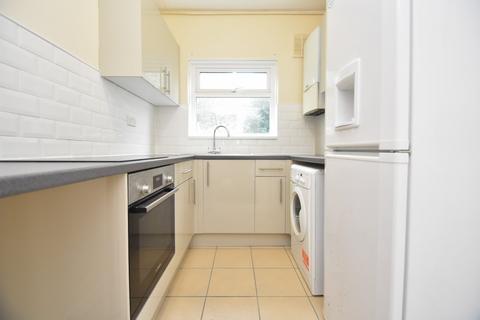 3 bedroom flat to rent, Parkstone Avenue, Hampshire PO4