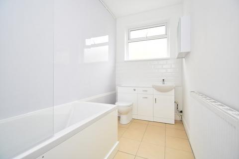 3 bedroom flat to rent, Parkstone Avenue, Hampshire PO4