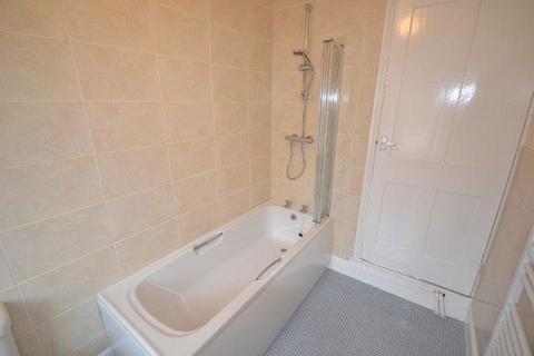 2 bedroom terraced house to rent, Cradock Road, Leicester