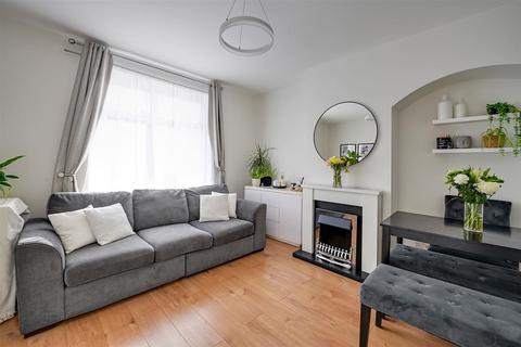 5 Adomar Road, Dagenham, RM8 3LR