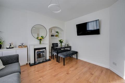 5 Adomar Road, Dagenham, RM8 3LR