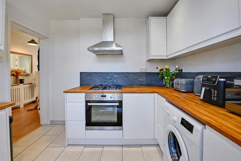 5 Adomar Road, Dagenham, RM8 3LR
