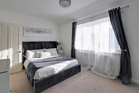 5 Adomar Road, Dagenham, RM8 3LR