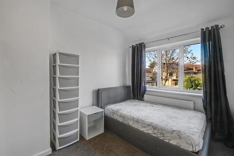 5 Adomar Road, Dagenham, RM8 3LR