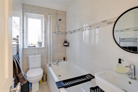 5 Adomar Road, Dagenham, RM8 3LR