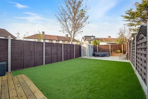 5 Adomar Road, Dagenham, RM8 3LR