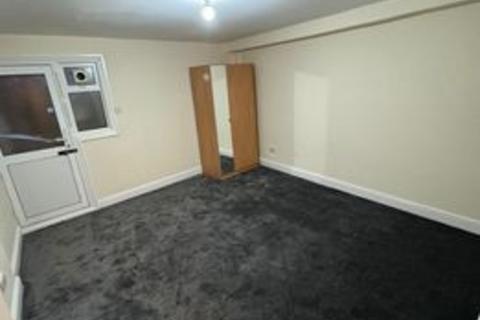 2 bedroom flat to rent, Stanley Road, Ilford, Essex, IG1