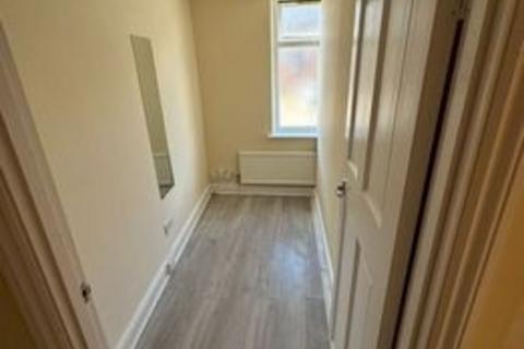 2 bedroom flat to rent, Stanley Road, Ilford, Essex, IG1