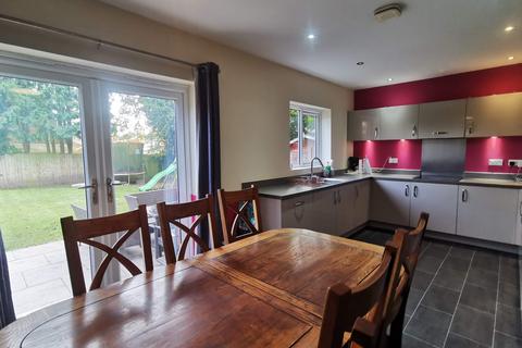 2 Lingard Close, Farington Moss, Leyland, PR26 6QF