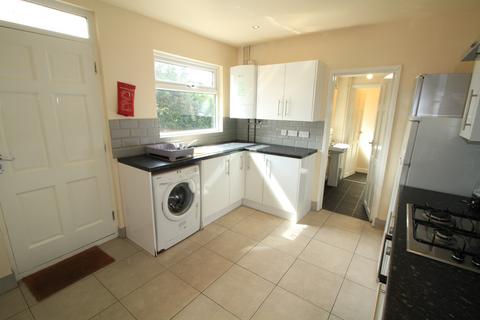 5 bedroom semi-detached house to rent, Beeston Road, Nottingham NG7