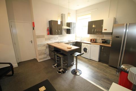 3 bedroom flat to rent, Burns Street, Nottingham NG7