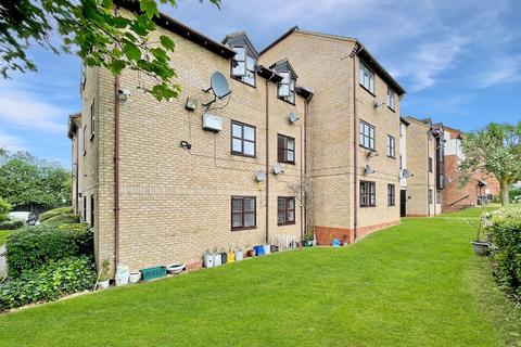 2 bedroom ground floor flat to rent, The Ridings, Luton, Bedfordshire, LU3 1BY