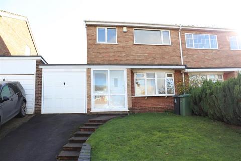 3 bedroom semi-detached house to rent, Hillview, Aldridge