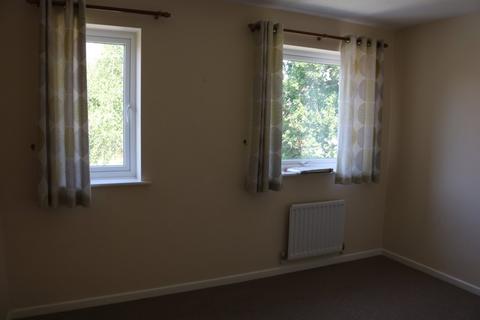 2 bedroom semi-detached house to rent, Tamworth Avenue, Worcester WR4