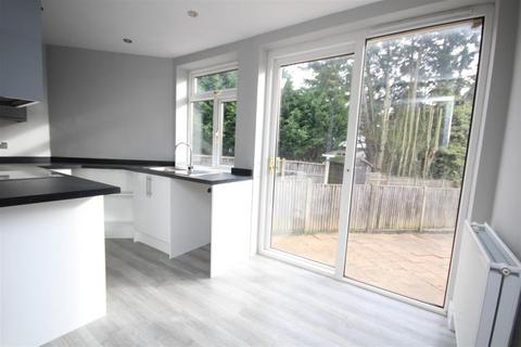 2 bedroom cottage to rent, Kings Chase, Brentwood