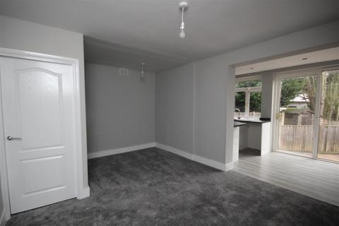 2 bedroom cottage to rent, Kings Chase, Brentwood