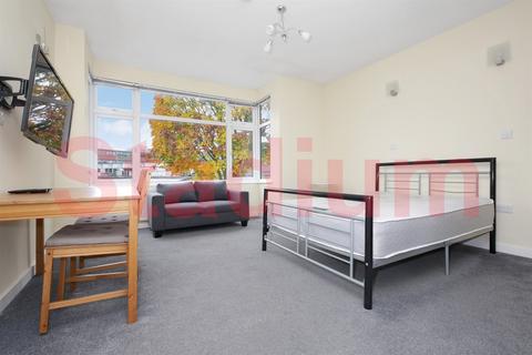 3 bedroom apartment to rent, Caledonian Road, London N7 - EPC Rating C