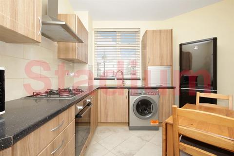 3 bedroom apartment to rent, Caledonian Road, London N7 - EPC Rating C