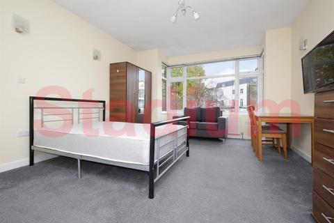 3 bedroom apartment to rent, Caledonian Road, London N7 - EPC Rating C