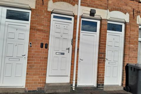 Studio to rent, Brentwood Road, Leicester