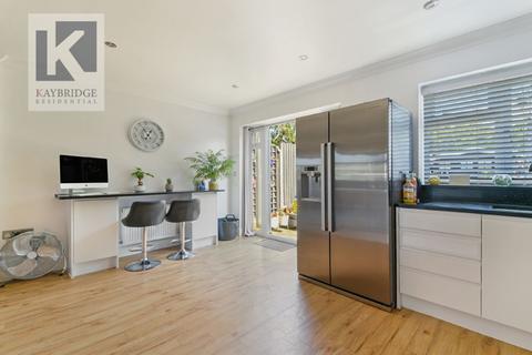 203 Henley Avenue, Cheam, Sutton, SM3 9SD
