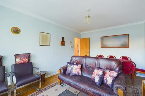 3 bedroom flat for sale, Rectory Close, St. Leonards-On-Sea