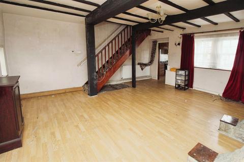 3 bedroom cottage for sale, Coll Place, Bradford BD6