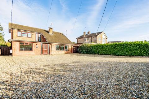 4 bedroom detached house for sale, Swaffham Road, Watton