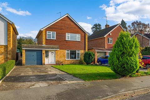 3 bedroom house for sale, Bracken Way, Guildford