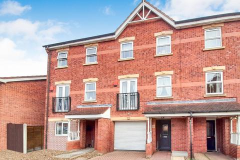 3 bedroom townhouse for sale, Fosseway, Gainsborough