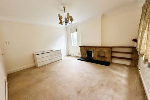 4 bedroom detached house to rent, College Avenue, Grays RM17