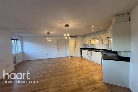 2 bedroom flat to rent, Wharf Way