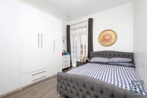 4 bedroom terraced house to rent, Whymark Avenue, London, N22