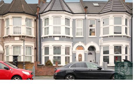 4 bedroom terraced house to rent, Whymark Avenue, London, N22