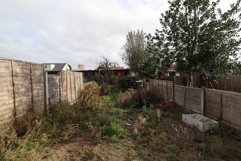 3 bedroom terraced house for sale, South Road, South Ockendon RM15