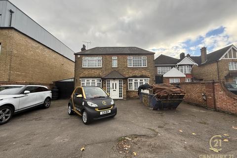 5 bedroom detached house to rent, Uxbridge Road, HAYES UB4