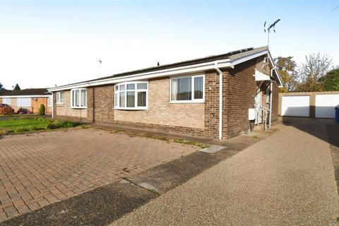 2 bedroom semi-detached bungalow for sale, Winchester Avenue, Hull