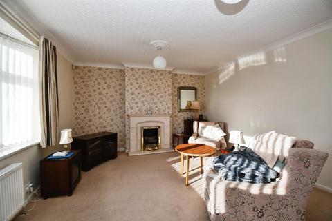 2 bedroom semi-detached bungalow for sale, Winchester Avenue, Hull