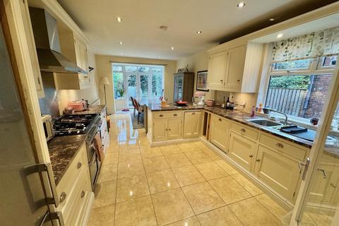 3 bedroom semi-detached house to rent, Nicolas Road, Chorlton-Cum-Hardy, M21 9LS