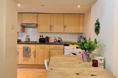 4 bedroom detached house to rent, Surrey Street, Brighton BN1